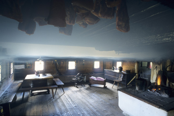 smokehouse in Anger