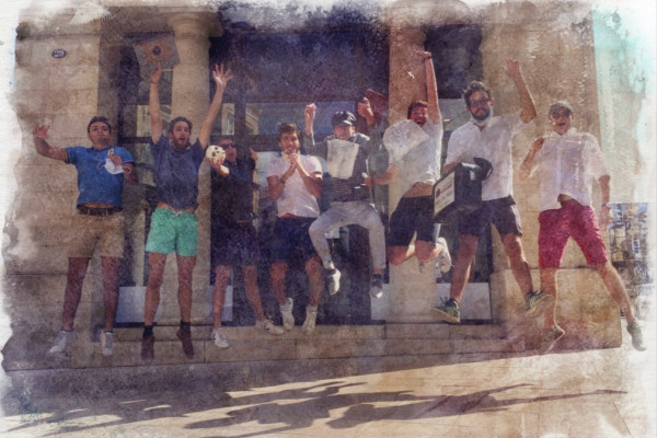 From 12 to 30 players - Perfect for bachelor parties.