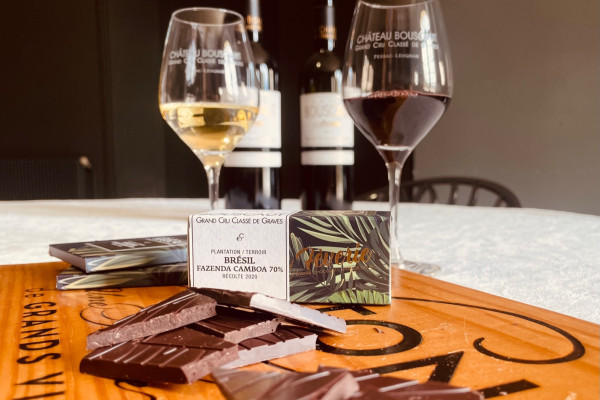 Taste our red and white great wines paired with delicious chocolates from Hasnaâ.