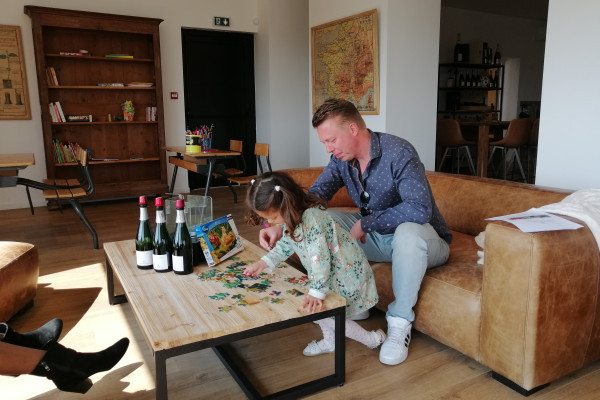 Moment between a father and her daughter during a tasting/puzzle session