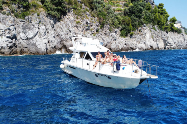 Bachelorette party by boat, aperitif and sunset tour, Amalficoastlovers