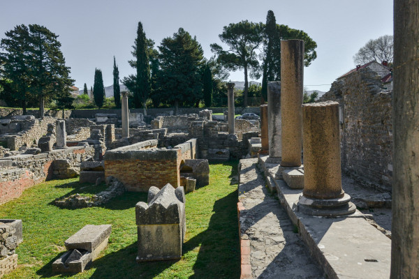 Salona Manastirine