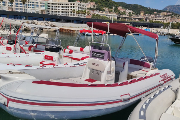 Rent a 150hp dinghy with skipper from Salerno