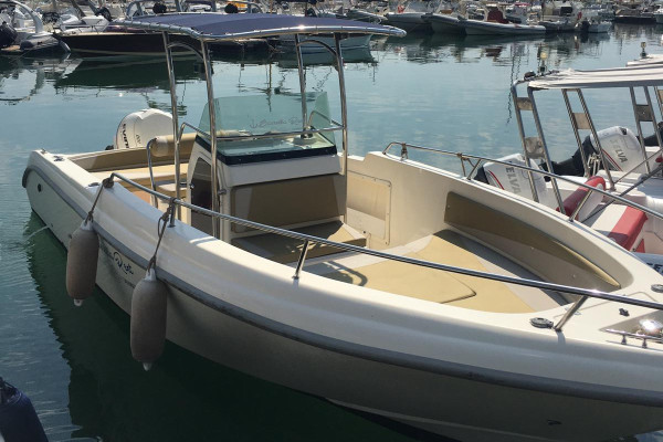 Rent boat each 25 250 hp with skipper from Salerno