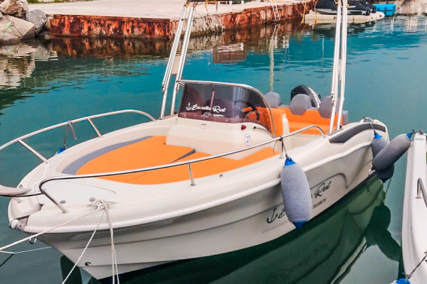 Rent a 40hp boat without a boat license in Salerno, Barrella Rent