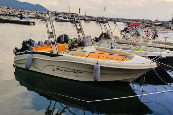 Rent a 40hp boat without a boat license in Salerno, Barrella Rent