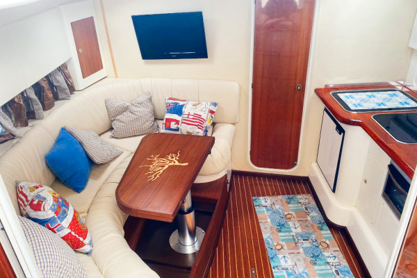 Private boat tour of the Amalfi Coast on yacht Cranchi Zaffiro 34 - Tito rent
