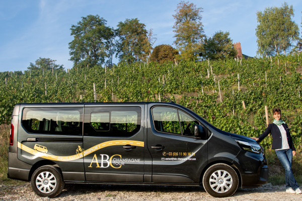 Confortable air- conditioned van 