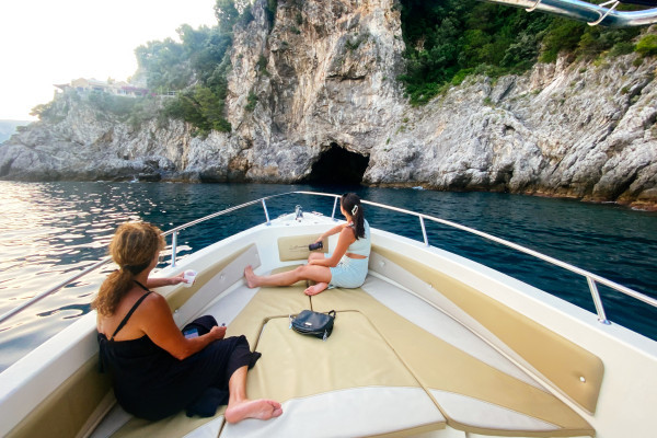 Rent boat CAD25 250 hp with skipper from Salerno, Amalficoastlovers