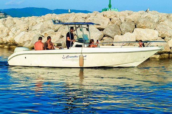 Rent boat CAD25 250 hp with skipper from Salerno, Amalficoastlovers