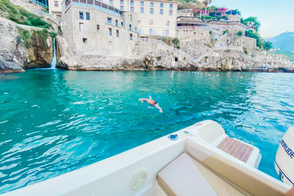 Rent boat CAD25 250 hp with skipper from Salerno, Amalficoastlovers