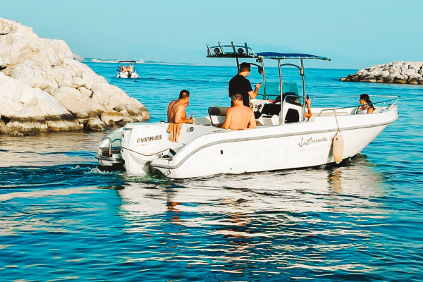 Rent boat CAD25 250 hp with skipper from Salerno, Amalficoastlovers