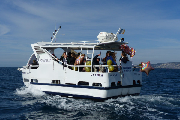 going out at sea in Marseille for a stag / hen party