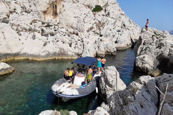 celebrate your stag / hen party at sea Marseille