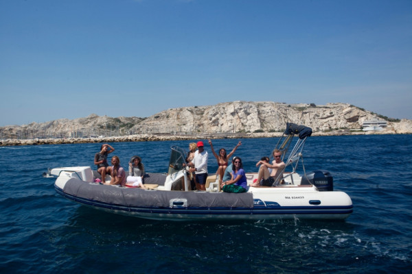 Bachelorette and stag parties by boat in Marseille