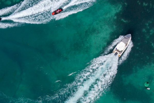 "Comfortable Water Taxis for Airport Routes"
Travel comfortably aboard modern water taxis designed for enjoyable coastal journeys.