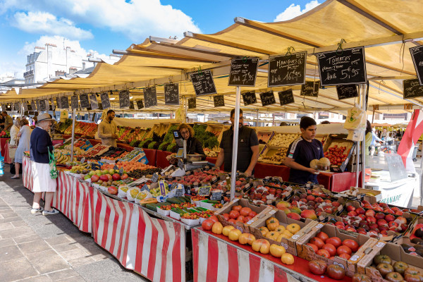 local food market in versailles where you can find can find beautiful fresh fruits and vegetables