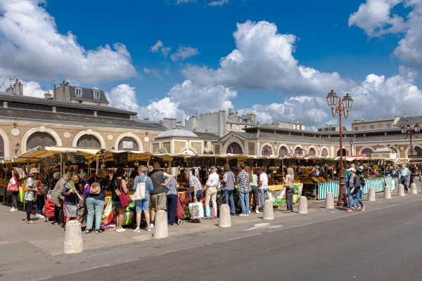 notre dame market in versailles