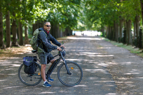 inaeri electric bike tour guide on his bike inside versailles palace park 