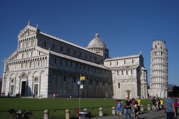 Pisa and Lucca with typical cake tasting