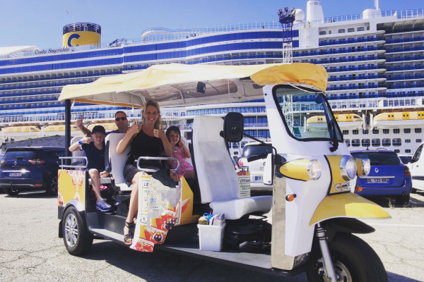 Private tour in électric tuk tuk .