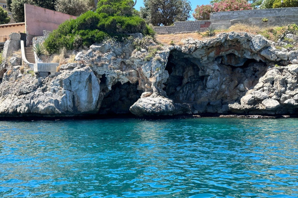 Queen's cave