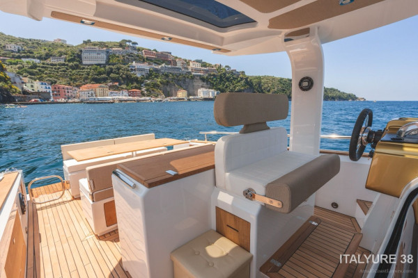 ITALYURE (38) Private tour in Premium Yacht from Sorrento to Capri and Positano