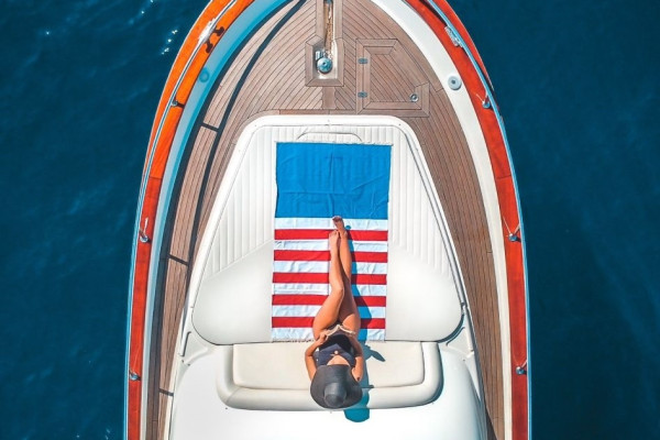 APREAMARE (38) Private tour in Premium Yacht from Sorrento to Capri and Positano