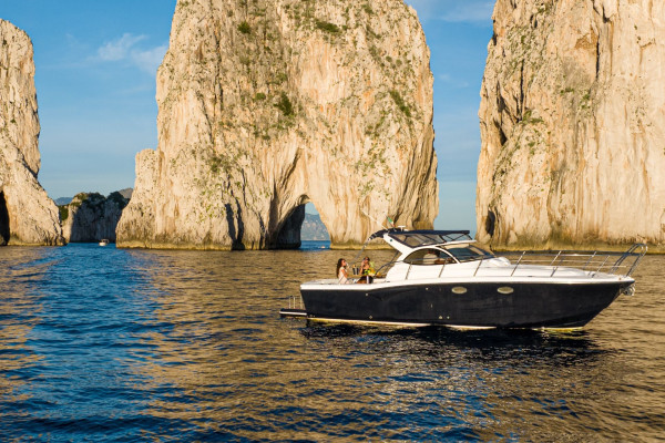 GENESI 930 Private tour in Premium Yacht from Sorrento to Capri and Positano
