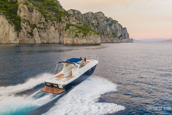 GENESI 930 Private tour in Premium Yacht from Sorrento to Capri and Positano