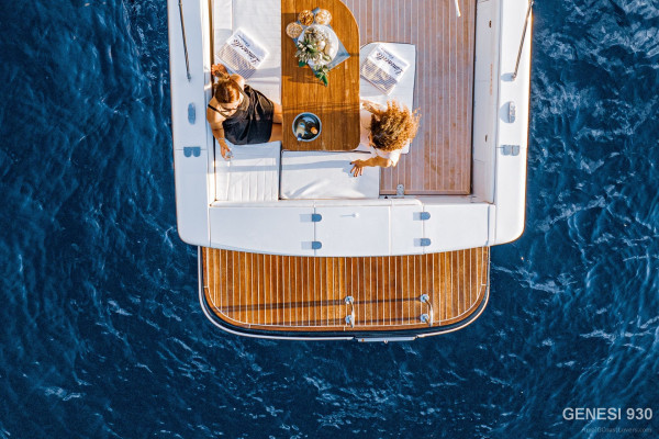 GENESI 930 Private tour in Premium Yacht from Sorrento to Capri and Positano