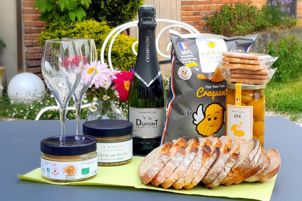 Example of picnic basket