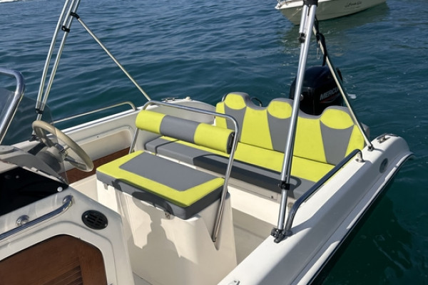 Private tour by 40cv boat from Salerno to Amalfi and Positano
