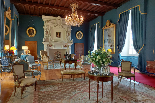 Queen Margot's Drawing Room