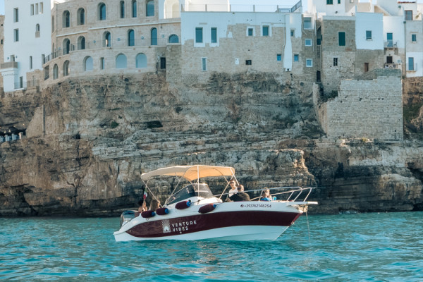 Polignano a Mare: Private Cruise with Champagne
