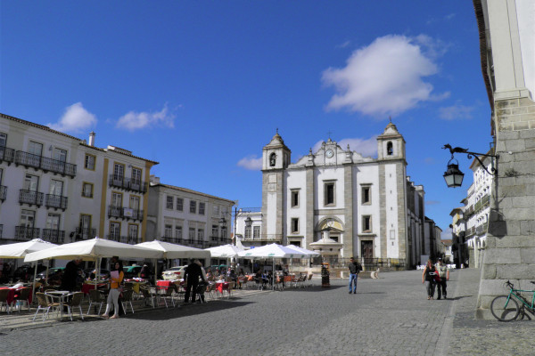 Évora