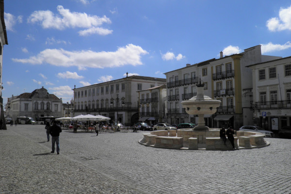 Évora