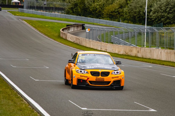 BMW F22 M235i racing