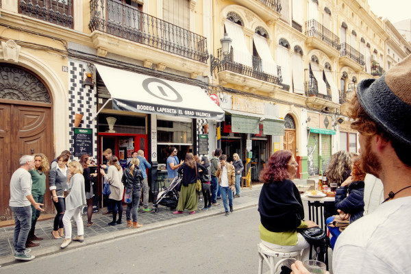 A classic Valencian tavern with a rustic facade and welcoming charm in El Cabanyal.