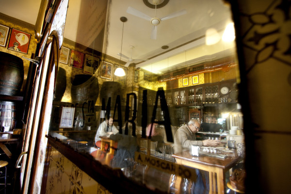 A cozy tapas bar tucked away in one of El Cabanyal’s charming alleys.