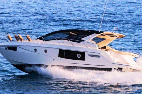 Yacht excursion with Skipper from Salerno to Positano, Cranchi M44
