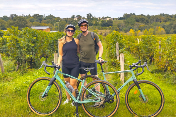 Explore the Bordeaux wine route by E-bike. From Bordeaux to Saint-Emilion through the Entre-Deux-Mers region.