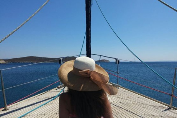 sailing experience to Delos island