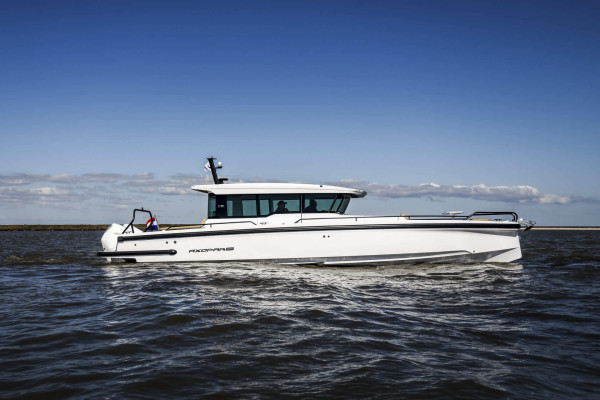 Axopar 37XC Cabin