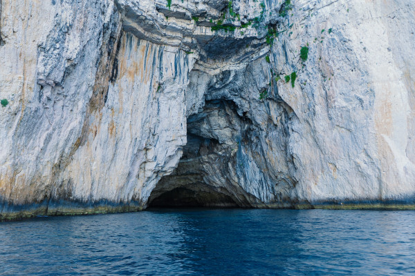 Papanikolis Cave, Syvota