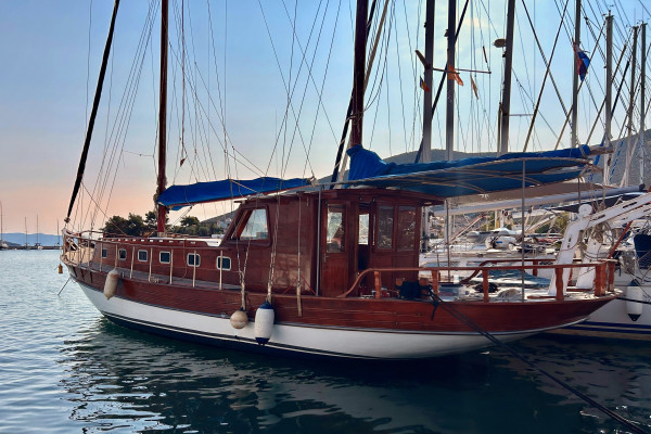 Motor sailer Beba