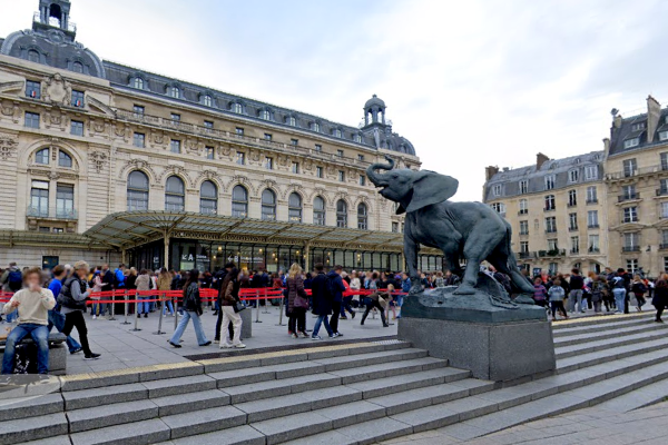 Meet your guide next to the Elephant statue 