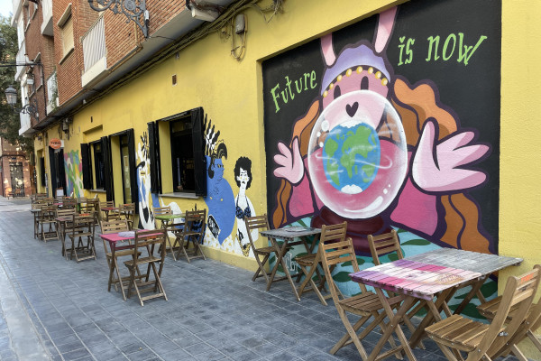 Street art in El Cabañal will make you bike stop