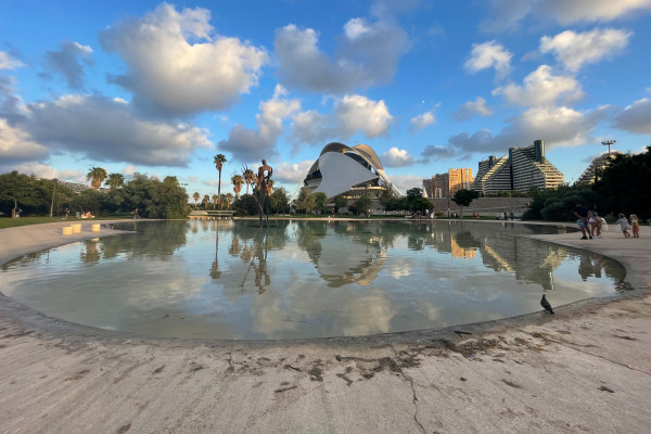 Marvel at Valencia’s modern side with a ride past Calatrava’s City of Arts and Sciences