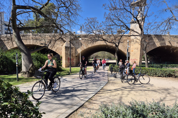 Relax and ride through Valencia’s lush Turia Park on a short city bike tour from the port
